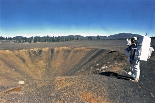 Illustration for article titled When NASA blew gigantic holes in Arizona for the Apollo Mission